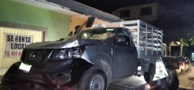 Chocó camioneta contra un negocio