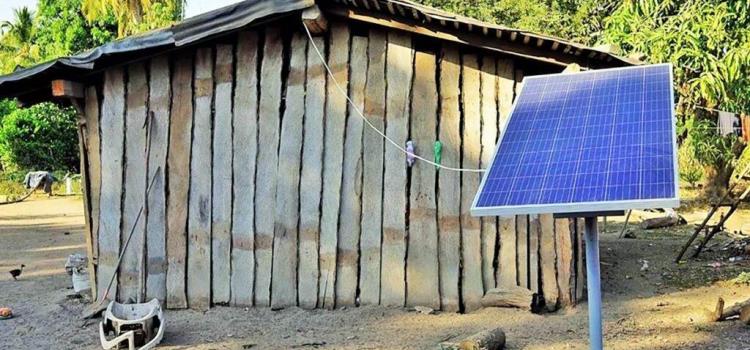 Llevan electricidad a comunidades lejanas