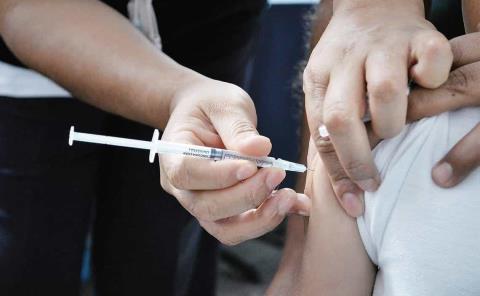 Escasean vacunas
