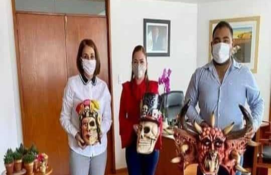 Donaron máscaras artesanales al DIF