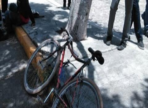 Campesino herido al caerse de su bicicleta