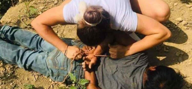 Mujer atrapa a violador de menores y lo amarra con una cuerda