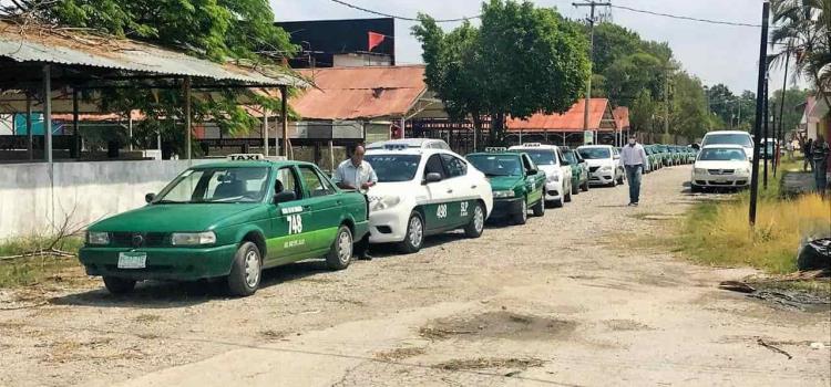 Trabajan 60 taxistas sin póliza de seguro