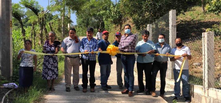 Obras rurales  inauguró Edil