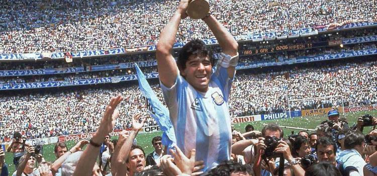 “La Pelusa” Maradona falleció a los 60 años, después de sufrir una descompensación en su domicilio.