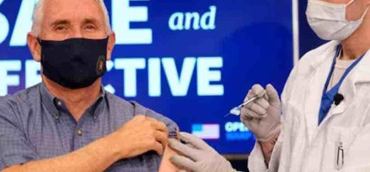 Mike Pence se pone  vacuna contra Covid