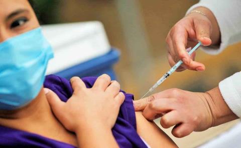 Vacuna ‘anticovid’ a médicos huastecos
