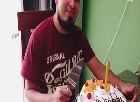 Eugenio disfrutó pastel de cumpleaños