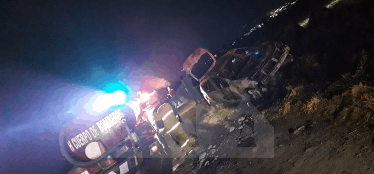 Se incendia auto en Mineral de la Reforma.