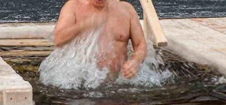 Putin se sumerge en agua helada