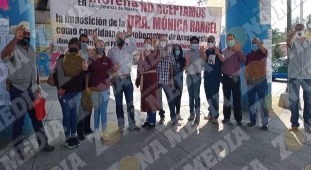 Morenistas protestan contra Mónica Rangel