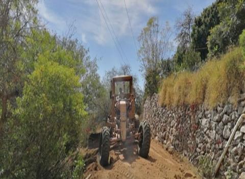 Gobierno rehabilita caminos de terracería