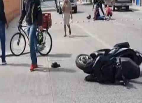 Motociclistas graves en aparatoso choque
