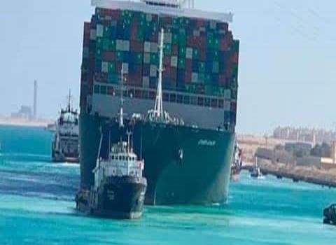 Retiran el buque en Canal de Suez