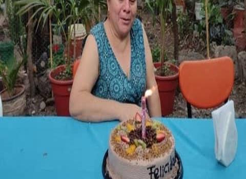 Feliz en su cumple la señora Sandra