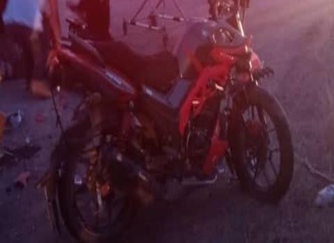 JOVEN MOTOCICLISTA GRAVE EN ACCIDENTE