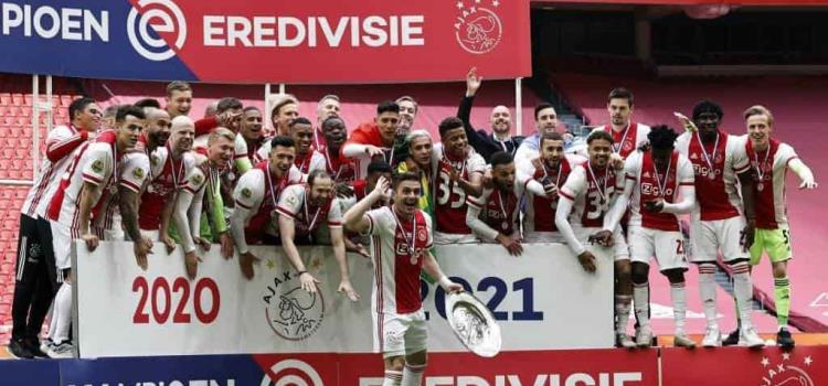 Edson con el Ajax gana la Eredivisie