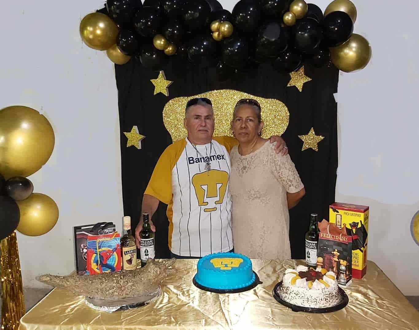 Festejo de Pumas para Boni Cano