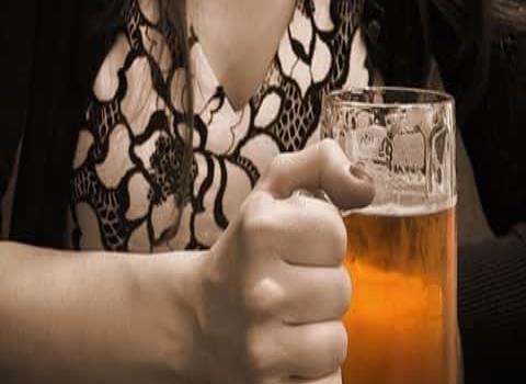 Aumentó el consumo de alcohol en mujeres