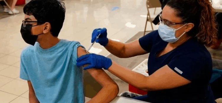 Esperan que vacunación a menores reduzca contagios