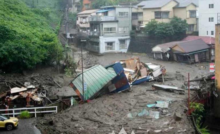 Deslave sepulta varias viviendas; 2 muertos