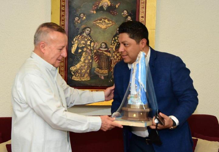 Ricardo Gallardo y Arzobispo de SLP acuerdan trabajar por la paz