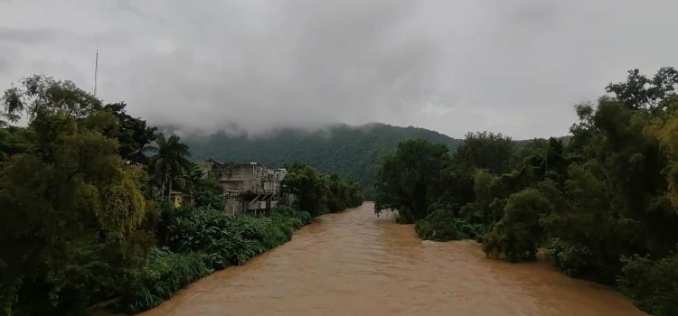Evacuarán localidades ante aumento del río