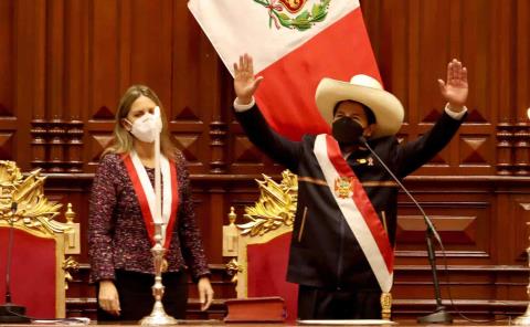 Pedro Castillo jura como presidente y promete un Perú sin corrupción