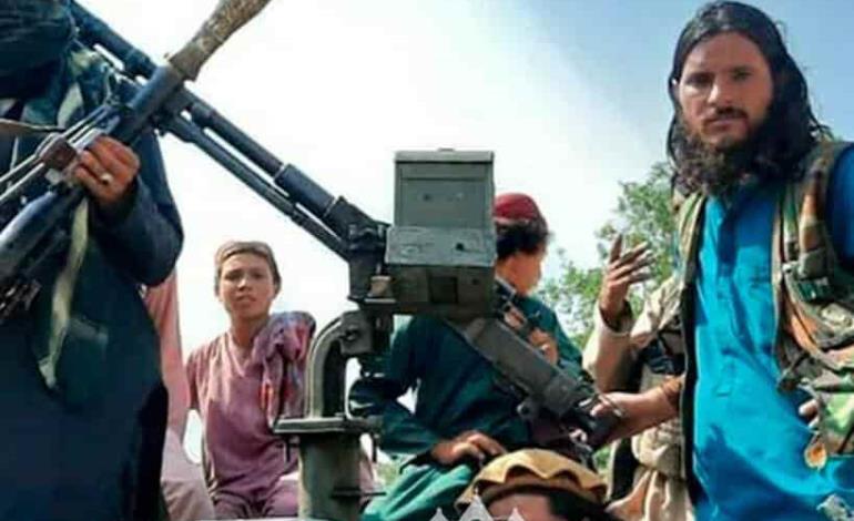 Talibanes ponen  a civiles a trabajar