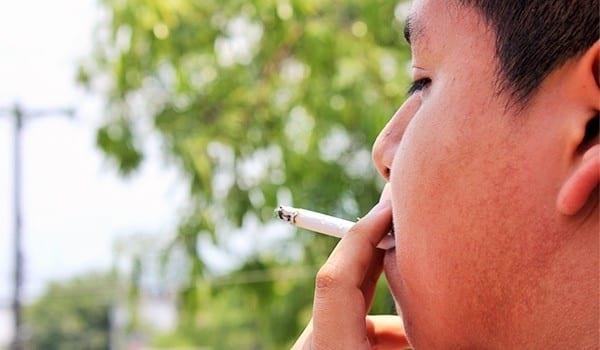 Niños fumadores en comunidades
