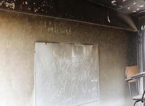 Decenas de escuelas destruidas por vándalos