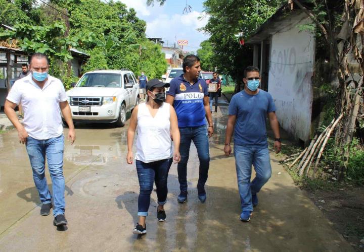 Alcalde llevó apoyo a zonas inundadas