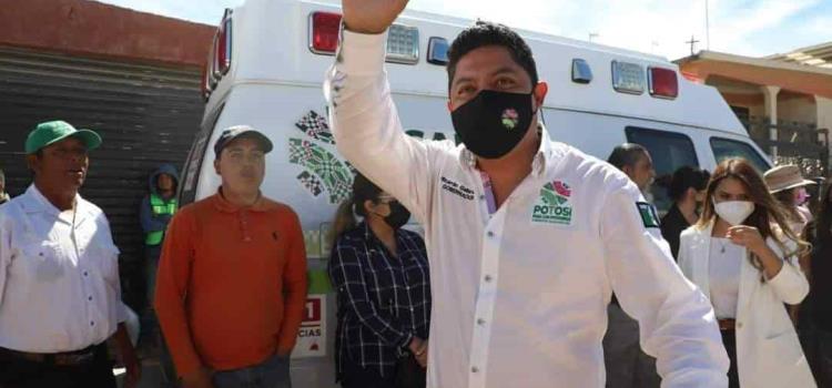 Ricardo Gallardo dio ambulancias