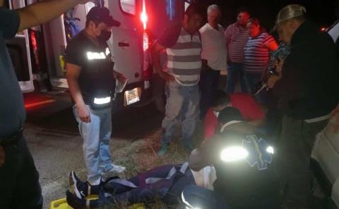 Dos heridos en salida de camino; Roberto y Mariana auxiliados por PC de Matlapa
