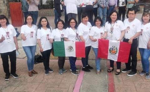 Docentes reciben maestros de Perú
