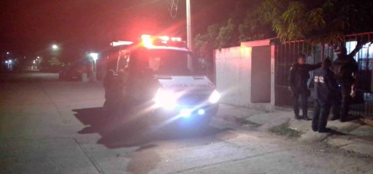 Mujer lesionada en pleito entre vecinos