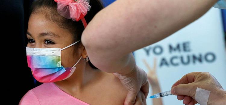 Descartan la vacunación a menores de 15    