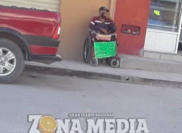 Discapacitados piden ayuda en las calles