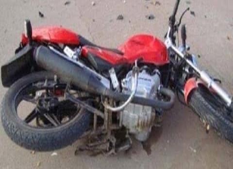 Motociclista cayó en camino rural 