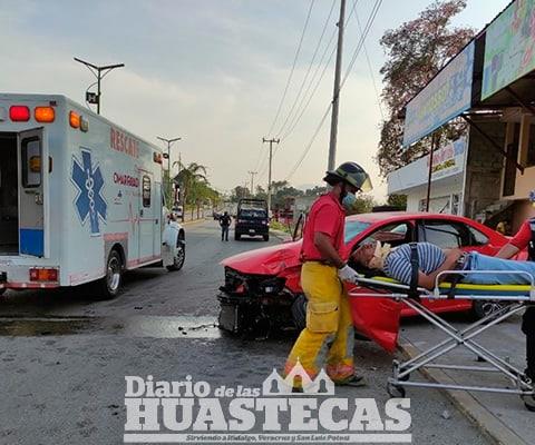 Ebrio conductor destrozó su auto