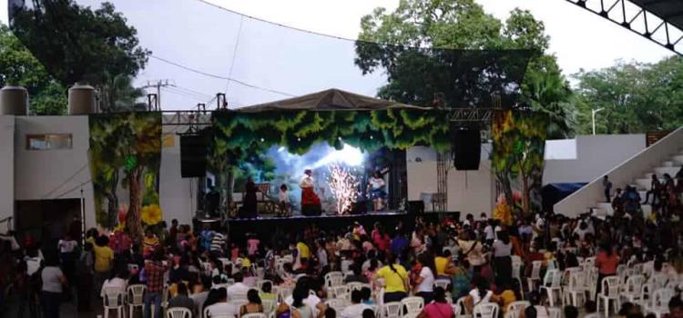 Un éxito obra teatral en el Día del Niño en Tamazunchale
