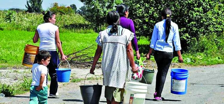 Familias rurales viven hasta 1 mes sin agua