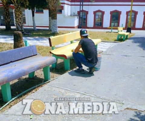 Civiles rehabilitan el jardín “Juárez” 