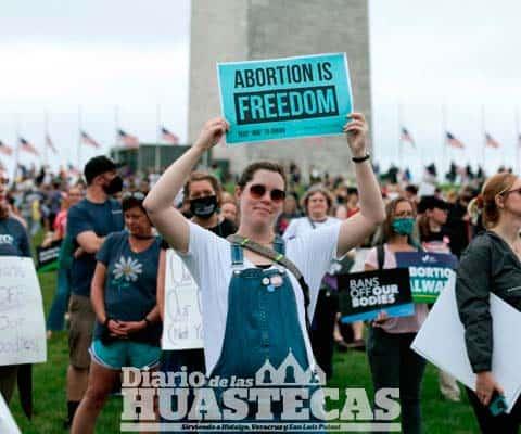 Marchan en defensa del derecho al aborto