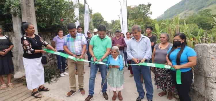 Alcalde inauguró 2 calles urbanas