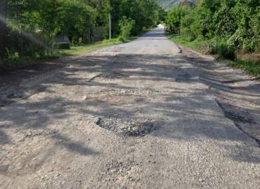 Olvidan gobiernos promesas: carretera Matlapa-Tampacán, un desastre