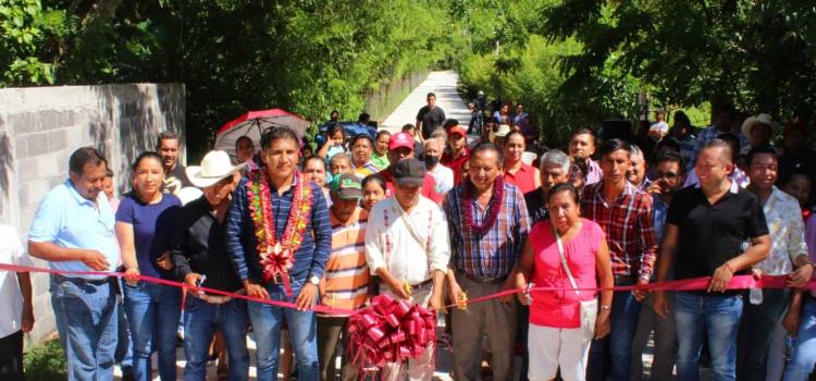 Inauguró Alcalde camino a Coamila