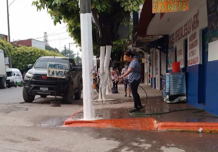 Matlapa: denuncian vecinos desperdicio de agua en calle Emiliano Zapata 
