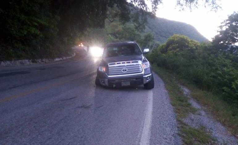 Camioneta se salió del camino