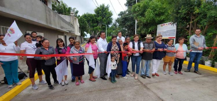 Inauguró Arnulfo Urbiola  pavimentación de calle